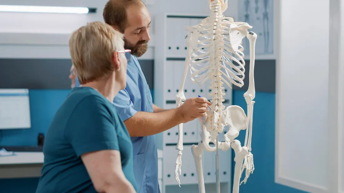 Compressão Medular Maligna: 5 Sinais de Emergência · imagem ilustrativa