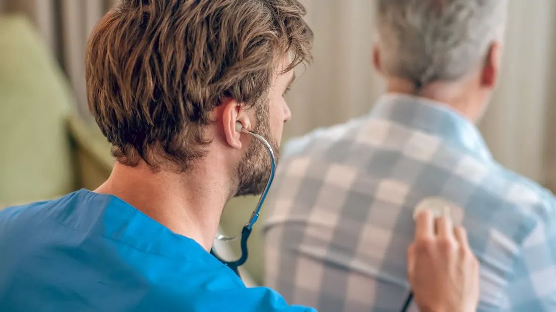 Derrame Pleural Neoplásico: 5 Causas e Tratamento · imagem ilustrativa